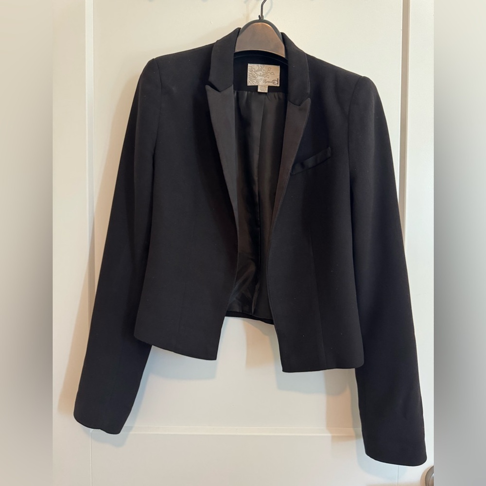 Dynamite Cropped Black Blazer